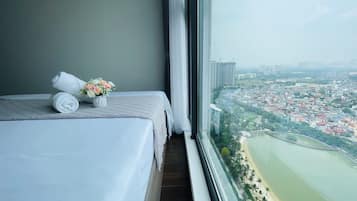 Deluxe Apartment, Balcony, Lake View | Premium bedding, down comforters, Select Comfort beds