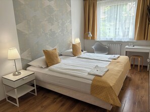 Phòng đôi hoặc 2 giường đơn Superior, quang cảnh thành phố | Két bảo mật tại phòng, bàn, màn/rèm cản sáng, phòng cách âm 