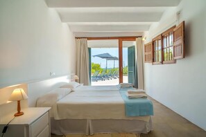 5 bedrooms, iron/ironing board