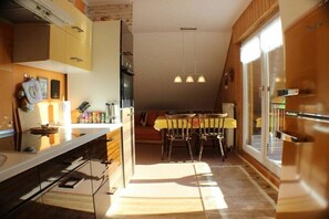 Køleskab, mikrobølgeovn, ovn, kogeplade