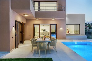 Outdoor dining - Olimpia Villas l Luxury Villas with private pools (Crete)