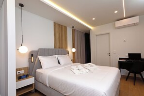 1 bedroom, in-room safe, desk, iron/ironing board
