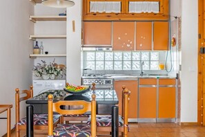 Dining - GuestHost - Viareggio Garden City Apartment with Balcony! (Viareggio)