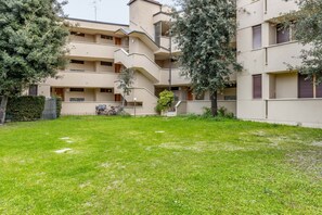 Exterior - GuestHost - Viareggio Garden City Apartment with Balcony! (Viareggio)