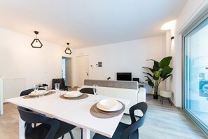 Dining - GuestHost - Seaside Exclusive Retreat with Balconies & Parking (Francavilla al Mare)