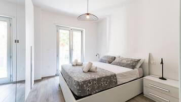 2 Schlafzimmer, BĂŒgeleisen/BĂŒgelbrett, WLAN, BettwĂ€sche