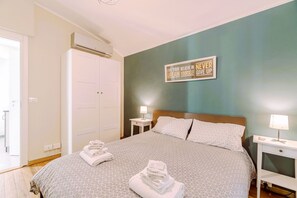 1 dormitori, planxa i posts de planxar, wifi i roba de llit 