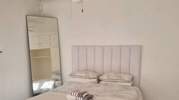 5 bedrooms, iron/ironing board, WiFi, bed sheets