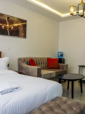 1 chambre, fer et planche à repasser, Wi-Fi gratuit, draps fournis