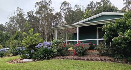 "The Cottage" Ride Mogo MTB Trails and stay