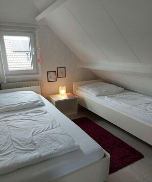 3 bedrooms, iron/ironing board, free WiFi