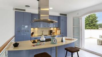 House, 3 Bedrooms, Terrace | Private kitchen