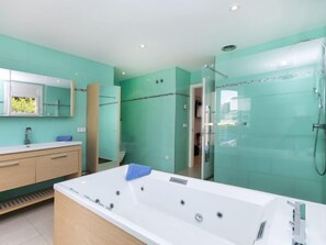Huis, 3 slaapkamers, terras | Badkamer