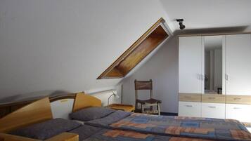 2 bedrooms, free WiFi, bed sheets