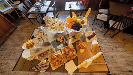 Daily buffet breakfast (EUR 11.5 per person)