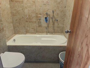 Free toiletries, bidet, towels, soap - Grand Inn (Tiruvannamalai)