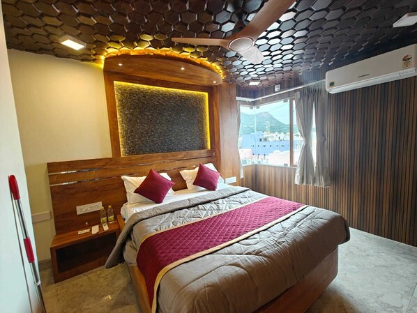Luxury Double Room | Hypo-allergenic bedding, free WiFi, bed sheets - Grand Inn (Tiruvannamalai)