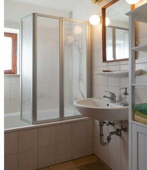 Bruser, hårtørrer, håndklæder