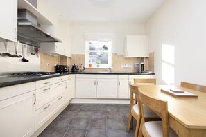 Comfort Apartment, City View | Private kitchen | Coffee/tea maker, electric kettle, dining tables - Modern Flat with Free Parking (Edinburgh)