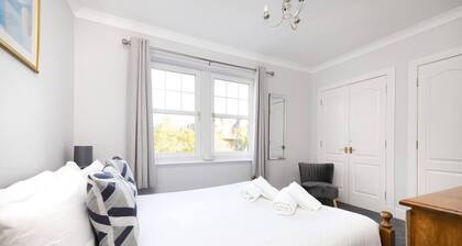 Modern Flat with Free Parking