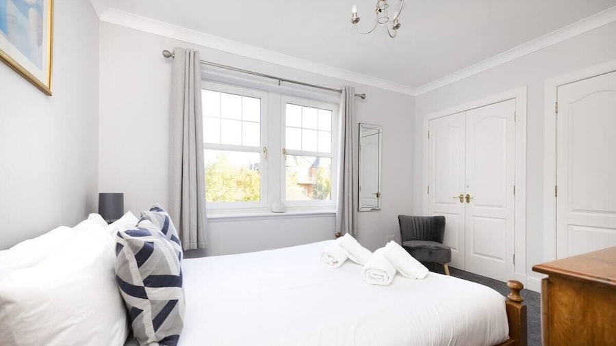 Modern Flat with Free Parking