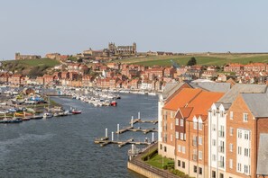 Marina - Demeter House -  in the heart of Whitby with parking (Whitby)