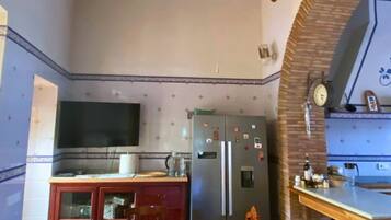 Dormitorio compartido, 1 habitación, fumadores, piscina privada | Comedor