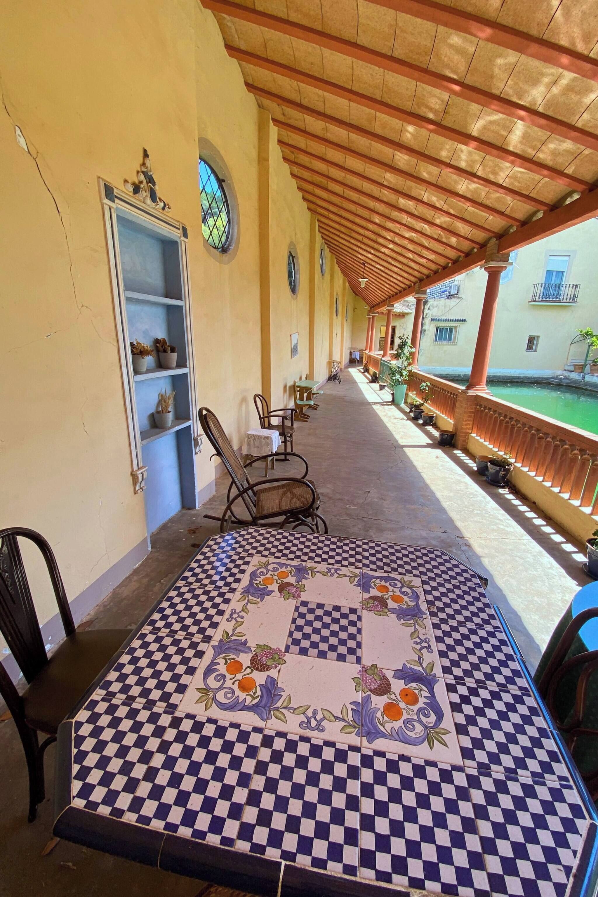 Slaapzaal, 1 slaapkamer, roken, privézwembad | Buiten dineren