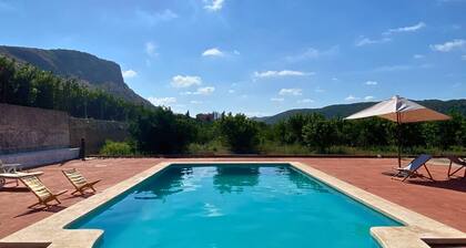 Room-magnolia Loft A Spacious, Authent