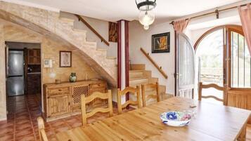 House, 6 Bedrooms | Dining