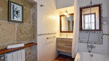 House, 6 Bedrooms | Bathroom