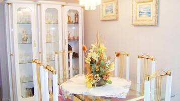 Villa, Multiple Bedrooms | Dining