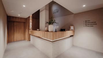 Soins corporels, soins d'hydrothérapie, soins d'aromathérapie