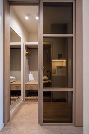 Deluxe Double Room | Wardrobe - Anna Teresa Luxury (Pisa)