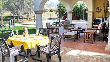 House, 4 Bedrooms | Outdoor dining