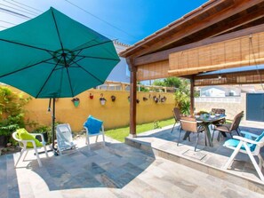 Outdoor dining - Global Riomar Beach House 6510 (Rincon de la Victoria)