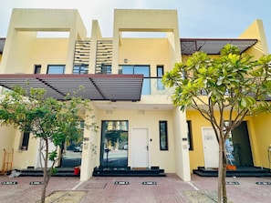 Exterior - 2bhk Villa Townhouse (Dubai)