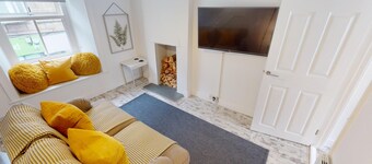 Upper Loft is a charming, pet-friendly, retreat in a prime central location