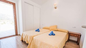 บ้านพัก, 4 ห้องนอน, ระเบียง | 4 ห้องนอน