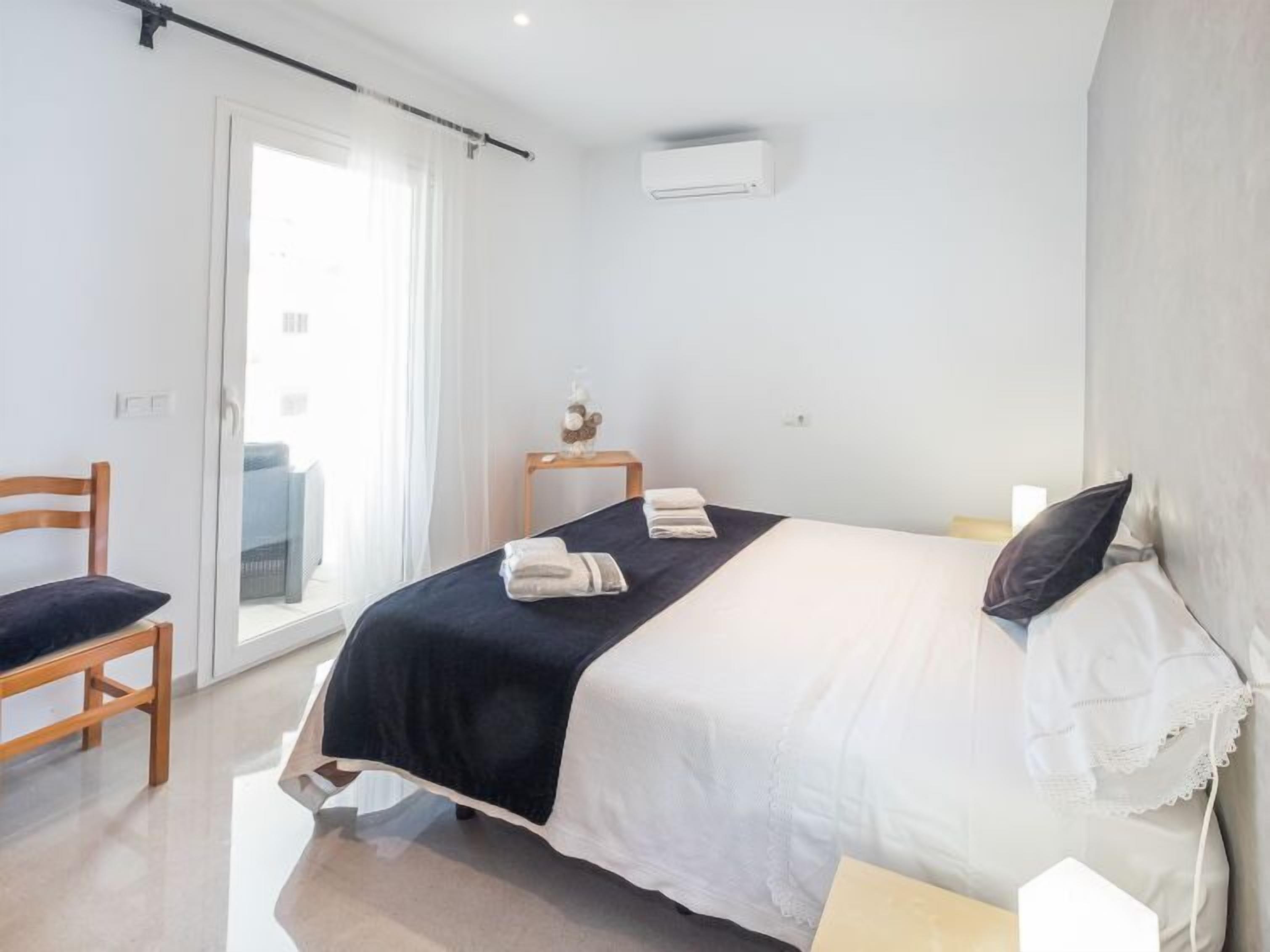 Rumah, 4 kamar tidur, teras | 4 kamar tidur