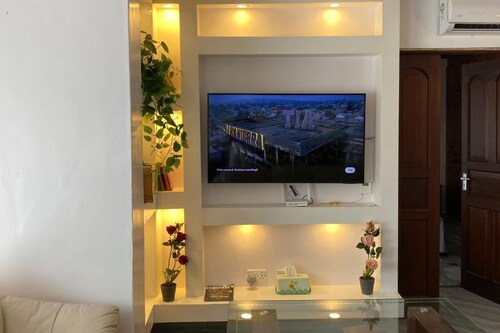 Charming 2-bedroom Penthouse apartment with Pool, near Attractions in Nyali