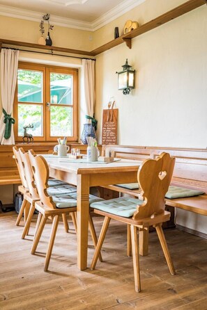 Dining - Niederalm log cabin (Bad Reichenhall)