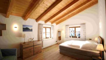 1 bedroom, bed sheets