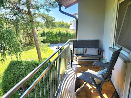 Property grounds. Holiday flat ‘Silvaner’ with private balcony, shared terrace and communal garden