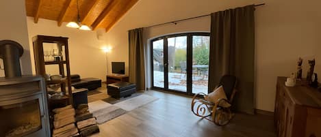 Televisión, chimenea