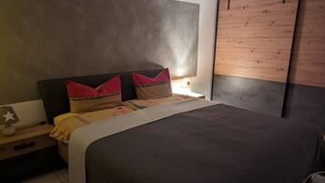 1 bedroom, free WiFi, bed sheets