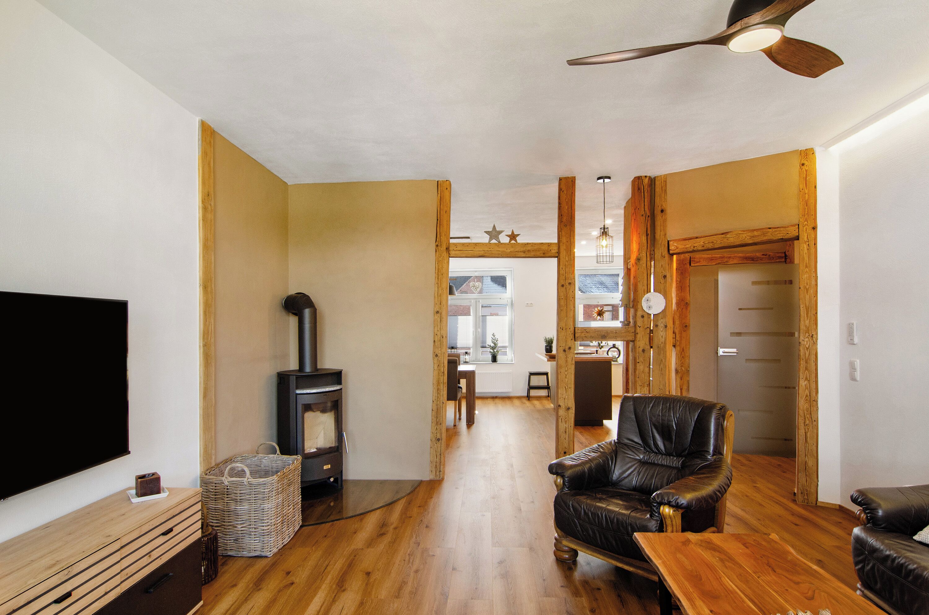 Télévision, cheminée