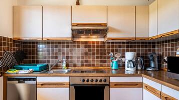 KĂŒhlschrank, Mikrowelle, Ofen, Herdplatte