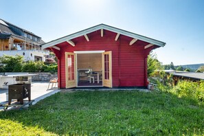 Outdoor dining - Holiday Apartment 'Roodbach' with Mountain View, Shared Terrace and Wi-Fi (Lenzkirch)
