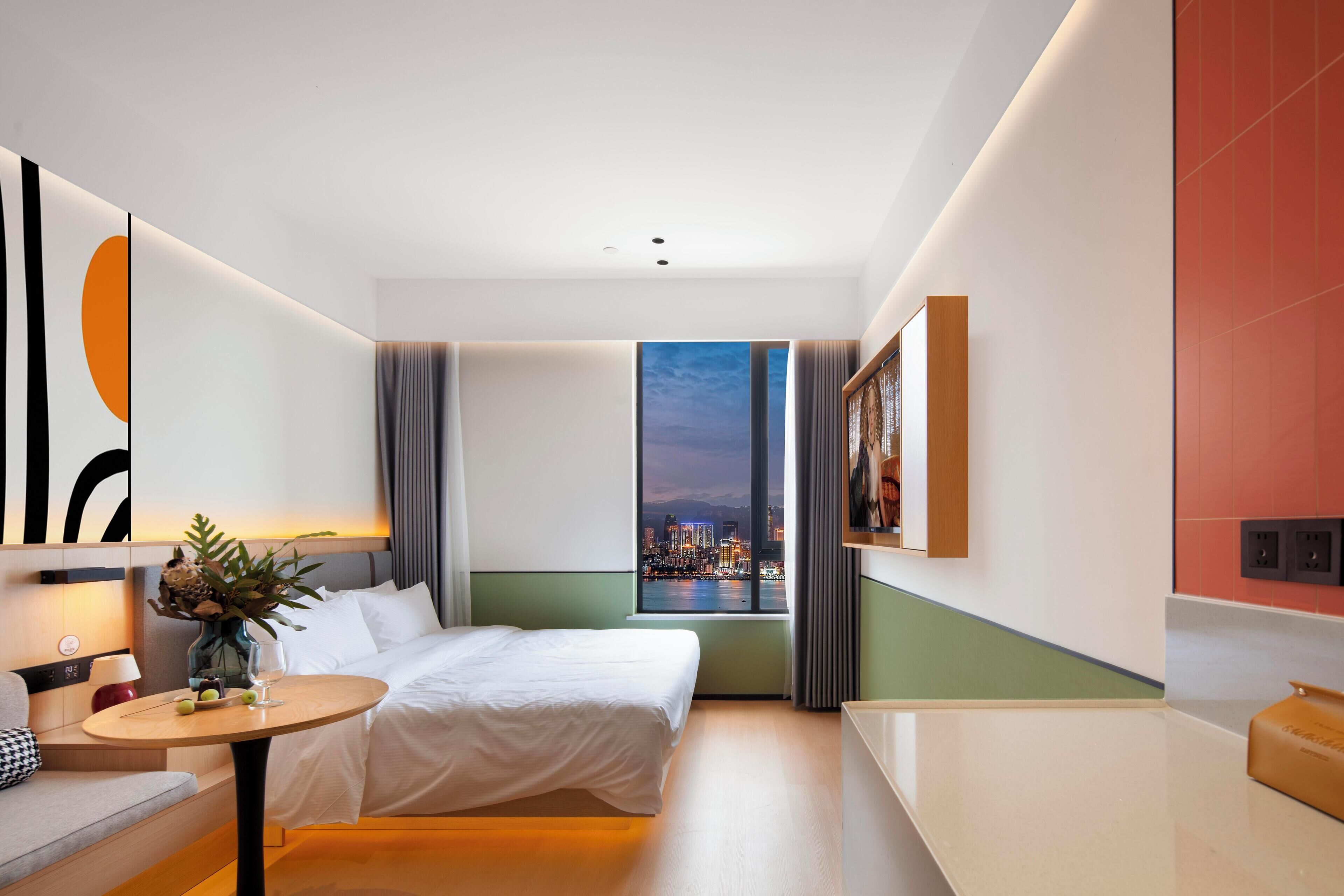Habitación doble económica | Ropa de cama de alta calidad, edredón, camas con pillow-top y minibar 